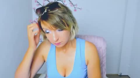 Snapshot of mishelle_blondie chatting on July 2026 06:42:01 AM Mishelle online show from July 2026 06:42:01 AM