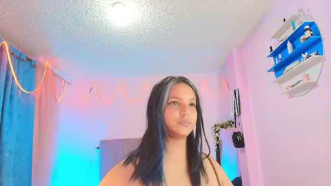 Snapshot of misofialeal chatting on April 2026 06:36:02 PM misofialeal online show from April 2026 06:36:02 PM