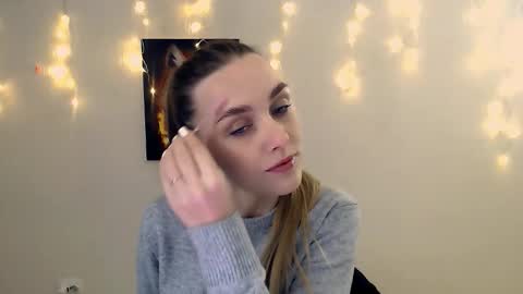 Angelina online show from November 2025 09:53:02 AM