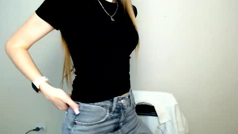 Snapshot of miss_angelina_ chatting on May 2026 06:54:01 AM Angelina online show from May 2026 06:54:01 AM