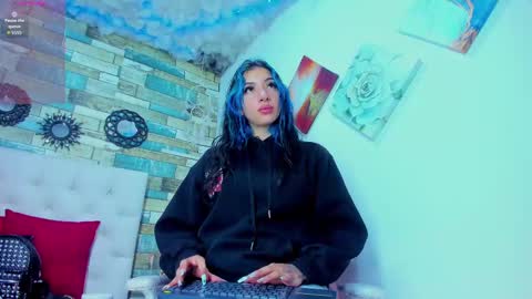 miss_evans_ online show from October 2025 05:59:01 AM