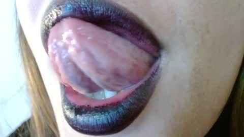 Miss Evoleth online show from April 2026 10:18:01 PM