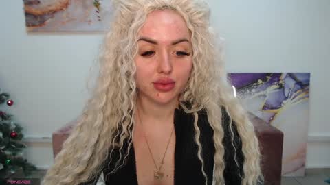 Snapshot of miss_kiten chatting on February 2025 11:42:02 PM miss_kiten online show from February 2025 11:42:02 PM