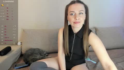 Snapshot of miss_kitty13 chatting on May 2026 04:07:02 AM Kitty online show from May 2026 04:07:02 AM