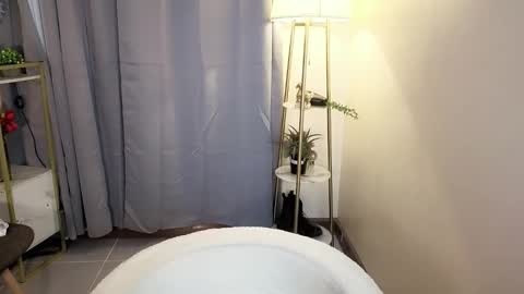 Snapshot of miss_kyrstyn chatting on April 2026 08:44:02 PM miss_kyrstyn online show from April 2026 08:44:02 PM