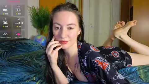 Snapshot of miss_leee chatting on July 2026 09:46:01 AM Laura online show from July 2026 09:46:01 AM