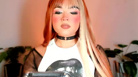 Snapshot of miss_zz chatting on May 2026 05:32:02 PM miss_zz online show from May 2026 05:32:02 PM