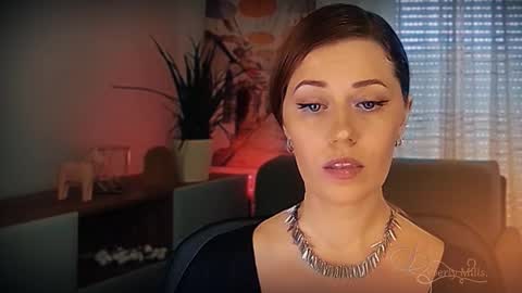 Snapshot of missbeverlymills chatting on March 2026 12:55:01 PM The divine Beverly online show from March 2026 12:55:01 PM