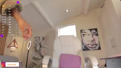 Ania online show from November 2025 01:54:02 PM