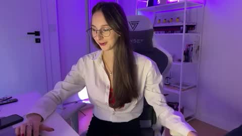 misslalii online show from October 2025 06:27:02 PM