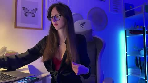 misslalii online show from April 2026 11:28:01 AM