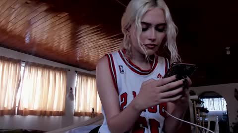 Miss Luna online show from December 2024 08:39:01 PM