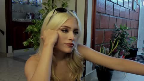 Miss Luna online show from December 2024 09:30:02 PM