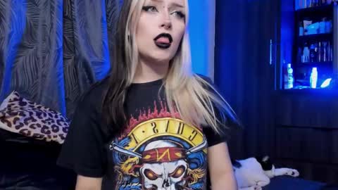 Miss Luna online show from October 2025 01:17:02 AM