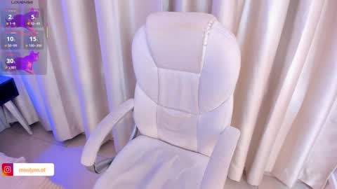 i am lyn online show from November 2025 03:28:01 AM