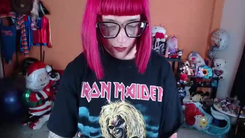 Miss Mia online show from December 2025 03:10:01 PM