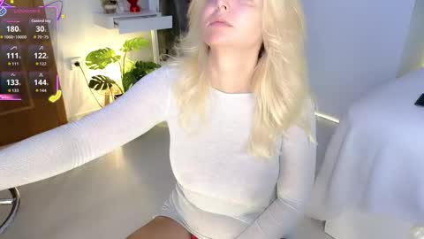 Mia online show from September 2025 09:21:02 AM