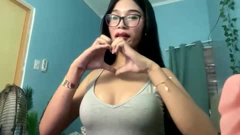 missminervaa online show from October 2025 04:26:01 PM