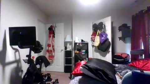 MissMona online show from April 2026 06:10:01 PM