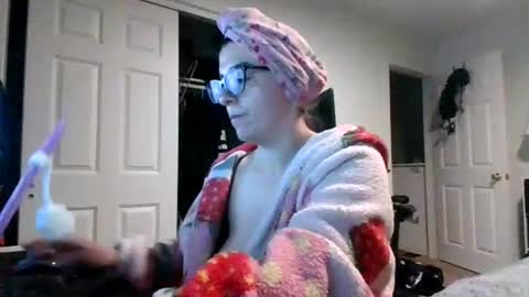 MissMona online show from April 2026 10:32:01 AM