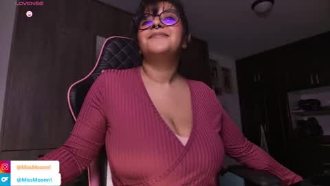 Snapshot of missmoonn chatting on September 2025 02:00:02 AM MissMoon online show from September 2025 02:00:02 AM