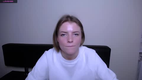 Snapshot of missoliviaa_ chatting on December 2024 04:49:02 PM Olivia online show from December 2024 04:49:02 PM