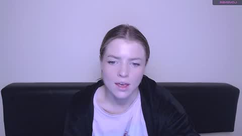 Snapshot of missoliviaa_ chatting on December 2024 11:22:02 AM Olivia online show from December 2024 11:22:02 AM