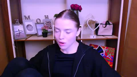 Snapshot of missoliviaa_ chatting on January 2025 07:53:01 AM Olivia online show from January 2025 07:53:01 AM