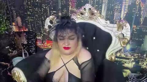 QueenT online show from November 2025 11:40:02 PM