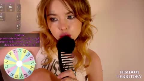 Snapshot of missslola chatting on June 2026 04:33:01 PM Misss Lola Angel online show from June 2026 04:33:01 PM