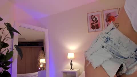 Sara Martinez online show from March 2026 10:28:01 PM