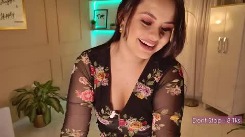 Snapshot of missvale_ chatting on September 2025 11:43:01 PM Valentina online show from September 2025 11:43:01 PM