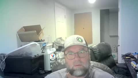Snapshot of mister_happy567 chatting on March 2026 04:50:01 AM Mr. Happy online show from March 2026 04:50:01 AM