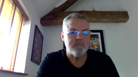 Snapshot of misterblivs chatting on October 2025 10:32:02 AM Misterblivs online show from October 2025 10:32:02 AM