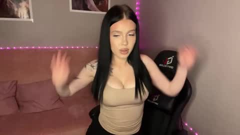 Snapshot of mistress_of_hearts chatting on September 2025 06:42:01 PM Mia online show from September 2025 06:42:01 PM