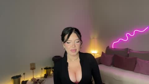 Mia online show from May 2026 08:18:02 PM