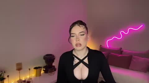 Mia online show from June 2026 03:17:02 PM