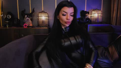 Elenia online show from December 2024 03:21:01 PM