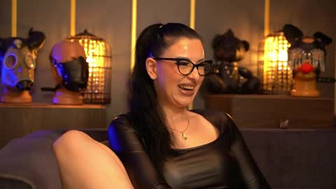 Snapshot of mistresskellykent chatting on May 2026 08:06:02 PM Mistress Kelly online show from May 2026 08:06:02 PM