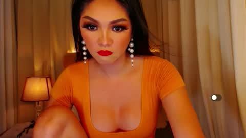 Snapshot of mistressseductionleah chatting on April 2026 08:44:01 PM Leah online show from April 2026 08:44:01 PM