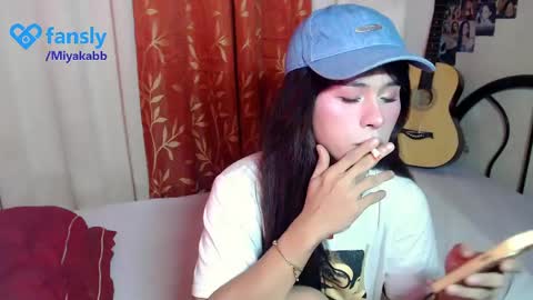 Snapshot of miyakabebe chatting on May 2026 11:00:02 PM Miyakabebe online show from May 2026 11:00:02 PM
