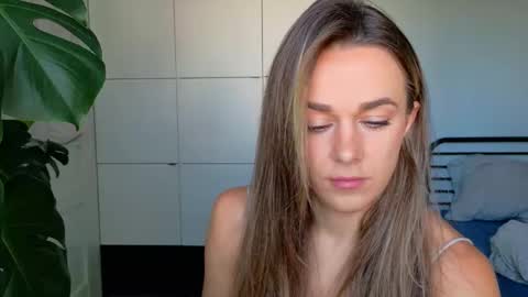 mmminnie online show from October 2025 10:38:01 AM