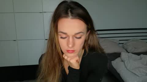 mmminnie online show from December 2025 01:15:01 PM