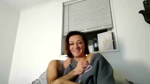 MoistKnickerChick online show from December 2024 03:18:02 AM