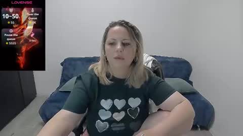 Snapshot of mojjo_erika chatting on May 2026 07:25:01 AM erika online show from May 2026 07:25:01 AM