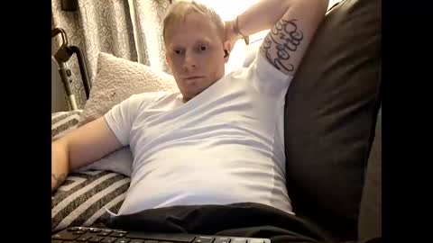 Snapshot of mojozz chatting on March 2026 09:58:02 AM LookinForFun online show from March 2026 09:58:02 AM