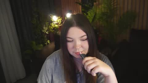 Snapshot of molinmoon chatting on November 2025 08:19:02 PM Rosa online show from November 2025 08:19:02 PM