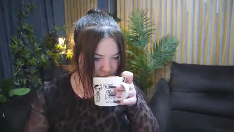 Snapshot of molinmoon chatting on November 2025 08:30:02 PM Rosa online show from November 2025 08:30:02 PM