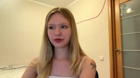 Snapshot of mollieadamek chatting on May 2026 03:28:02 PM Lisa online show from May 2026 03:28:02 PM