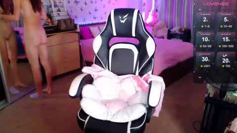 Molly Prvt is open online show from September 2025 11:21:02 AM